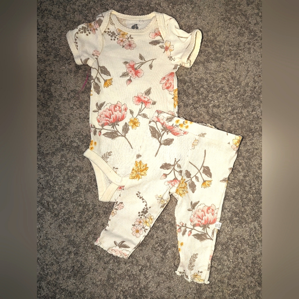 Just Born, 2pc set. 0-3 months/newborn size.